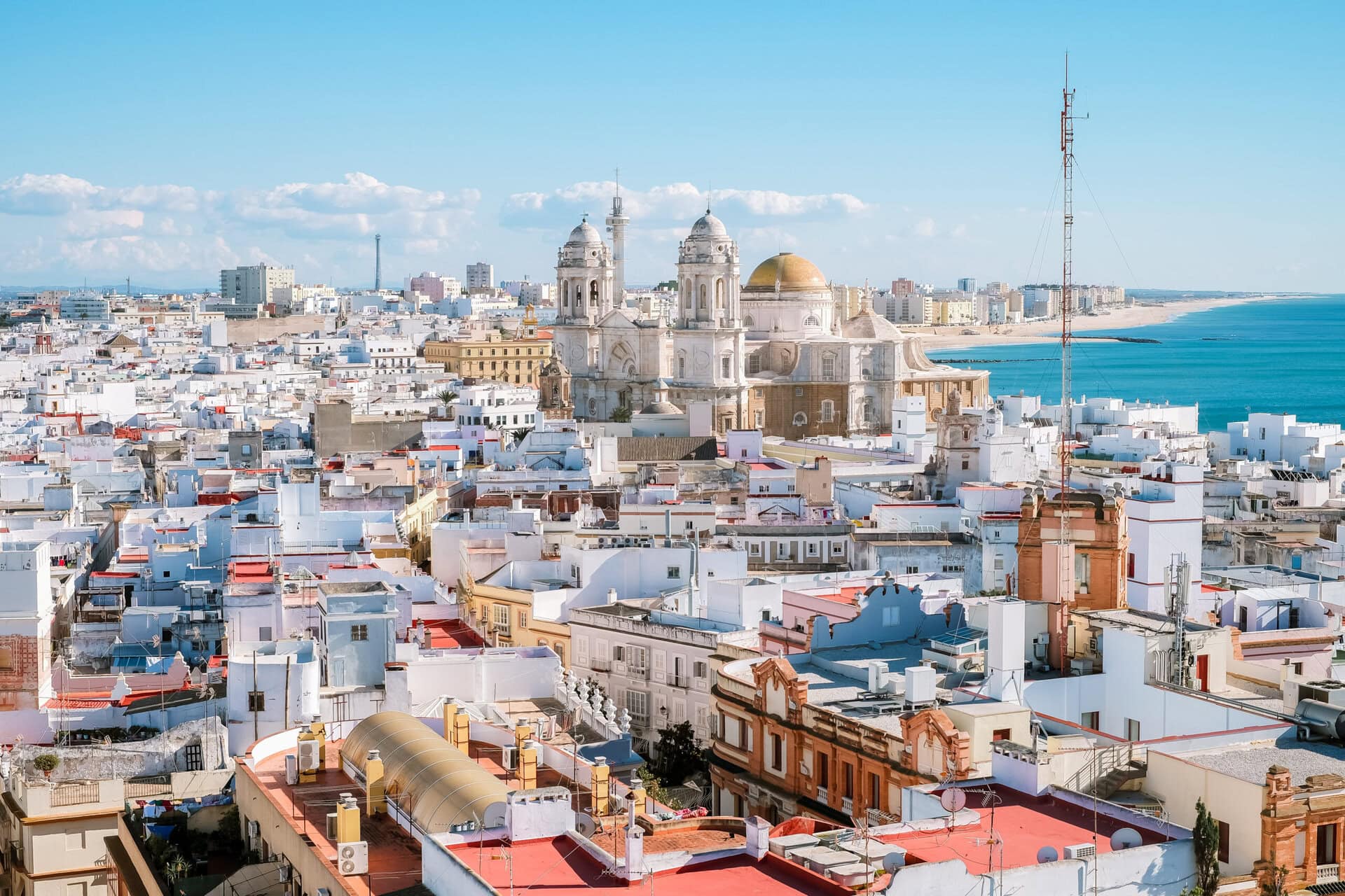 Blick über die Altstadt und Kathedrale von Cádiz – Station der Gay Sea Cloud Cruise