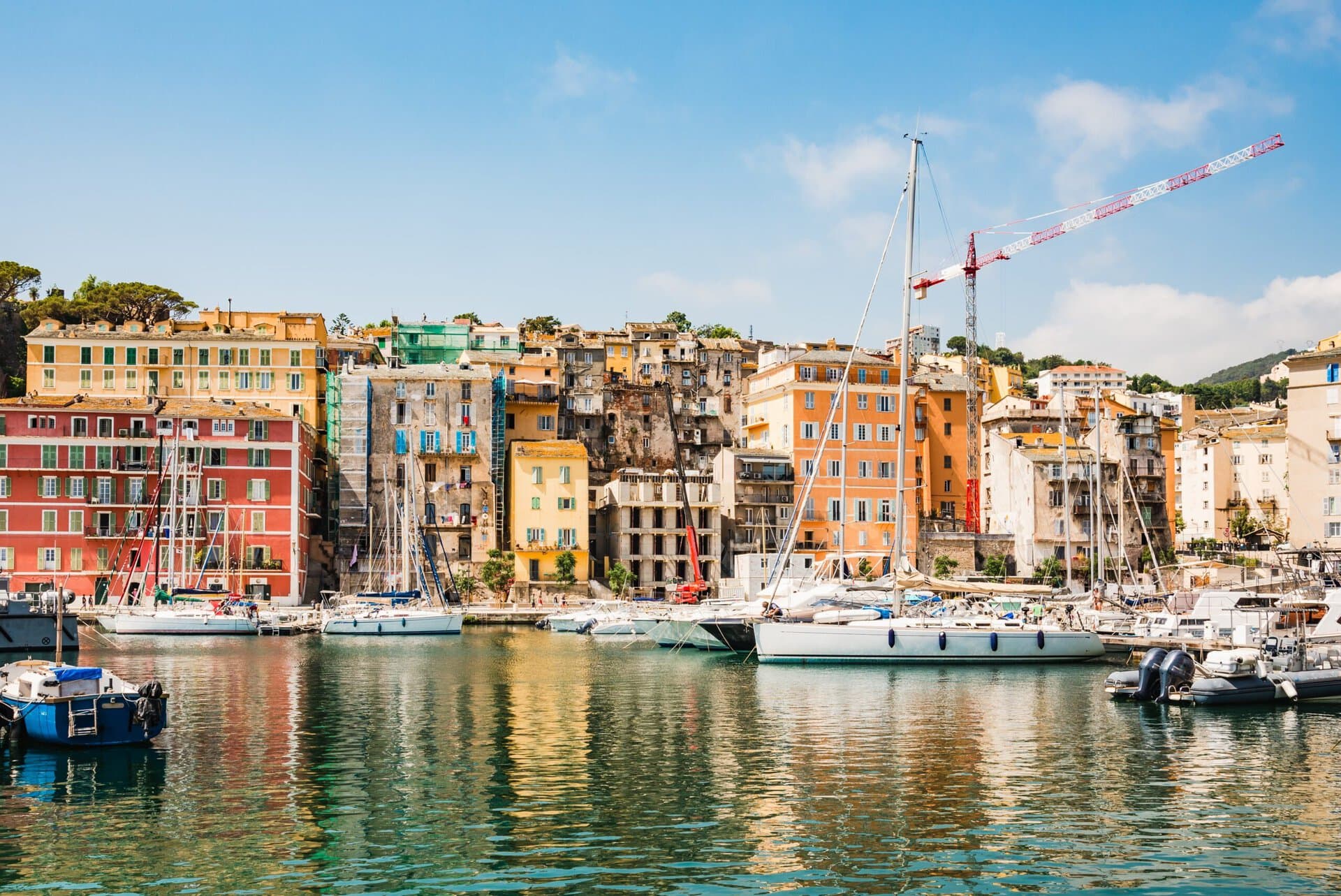Panoramablick auf die Altstadt und den Hafen von Bastia auf Korsika während der Gay Sea Cloud Cruise