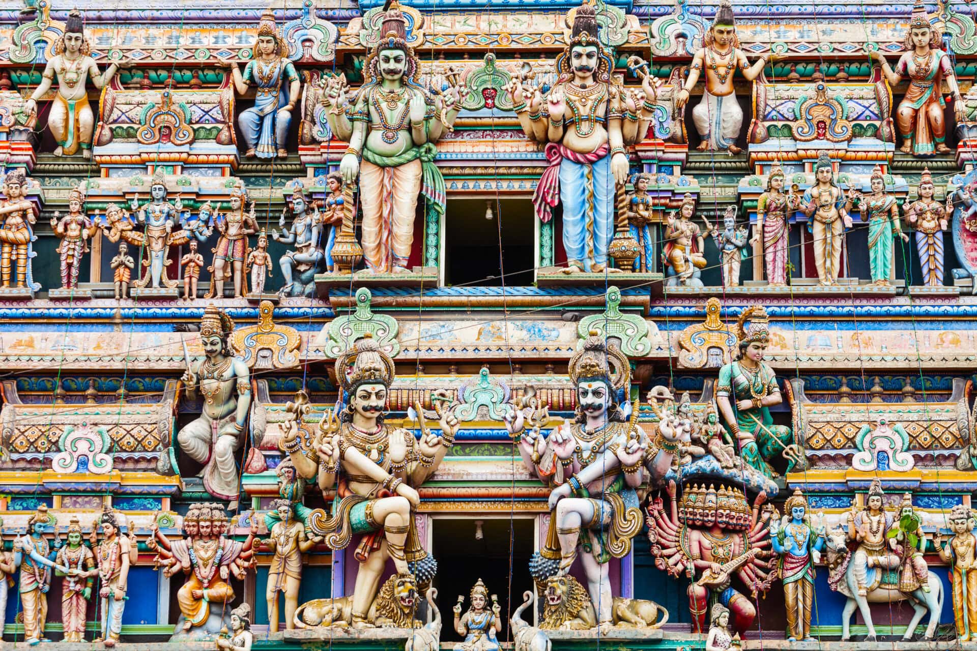 Detailreiches Relief am Sri Kailawasanathan Swami Devasthanam Kovil, einem hinduistischen Tempel in Colombo, Sri Lanka