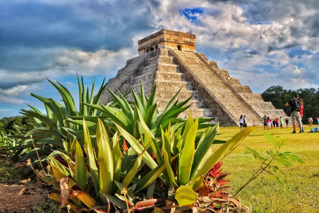 weltkulturerbe-ruinenstätten-chichen-itza-unesco-weltwunder-maya-yucatan-mexiko-gay-luxus-kreuzfahrt-lgbtqia-explora-journeys